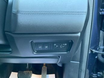 LAND ROVER DISCOVERY SPORT 2.0 TD4 SE Tech SUV 5dr Diesel Auto 4WD Euro 6 (s/s) (180 ps)