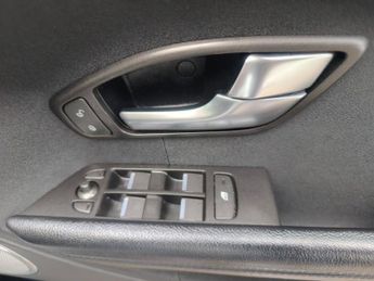 LAND ROVER RANGE ROVER EVOQUE 2.2 SD4 Pure SUV 5dr Diesel Auto 4WD Euro 5 (s/s) (190 ps)