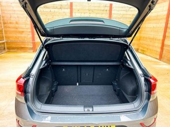 VOLKSWAGEN T-ROC 1.5 TSI Life SUV 5dr Petrol DSG Euro 6 (s/s) (150 ps)