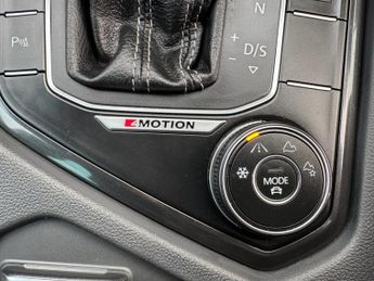 VOLKSWAGEN TIGUAN 2.0 TDI R-Line SUV 5dr Diesel DSG 4Motion Euro 6 (s/s) (190 ps)