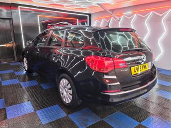 VAUXHALL ASTRA 1.6 16V Exclusiv Sports Tourer 5dr Petrol Auto Euro 5 (115 ps)