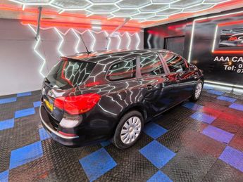 VAUXHALL ASTRA 1.6 16V Exclusiv Sports Tourer 5dr Petrol Auto Euro 5 (115 ps)
