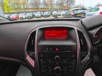 VAUXHALL ASTRA 1.6 16V Exclusiv Sports Tourer 5dr Petrol Auto Euro 5 (115 ps)