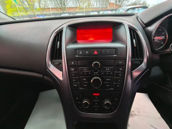 VAUXHALL ASTRA 1.6 16V Exclusiv Sports Tourer 5dr Petrol Auto Euro 5 (115 ps)