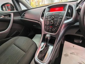 VAUXHALL ASTRA 1.6 16V Exclusiv Sports Tourer 5dr Petrol Auto Euro 5 (115 ps)
