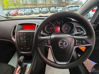 VAUXHALL ASTRA 1.6 16V Exclusiv Sports Tourer 5dr Petrol Auto Euro 5 (115 ps)