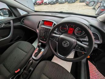 VAUXHALL ASTRA 1.6 16V Exclusiv Sports Tourer 5dr Petrol Auto Euro 5 (115 ps)