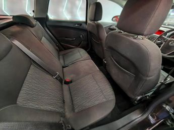 VAUXHALL ASTRA 1.6 16V Exclusiv Sports Tourer 5dr Petrol Auto Euro 5 (115 ps)