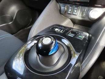 NISSAN LEAF 39kWh N-Connecta Hatchback 5dr Electric Auto (150 ps)