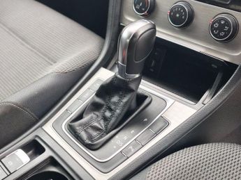 VOLKSWAGEN GOLF 1.6 TDI BlueMotion Tech SE Hatchback 5dr Diesel DSG Euro 5 (s/s)