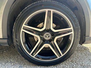 MERCEDES-BENZ GLA 1.6 GLA200 AMG Line (Executive) SUV 5dr 