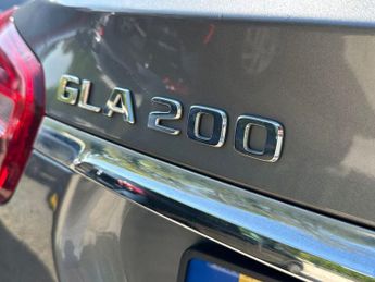MERCEDES-BENZ GLA 1.6 GLA200 AMG Line (Executive) SUV 5dr 