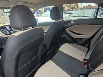 HYUNDAI I20 1.4 AUTOMATIC Premium Hatchback 5dr Petrol Auto Euro 6 (100 ps)