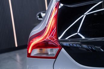 VOLVO V40 1.5 T3 GPF R-Design Nav Plus Hatchback 5dr Petrol Auto Euro 6 (s