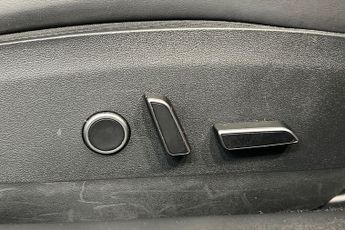 TESLA Model 3 Saloon 4dr Electric Auto RWD (241 bhp) Fixed Panoramic Glass Roo