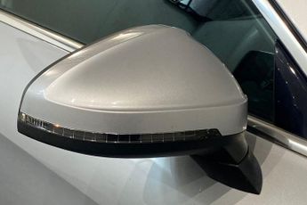 AUDI A4 AVANT 2.0 TDI 30 Technik Estate 5dr Diesel S Tronic Euro 6 (s/s) (136 