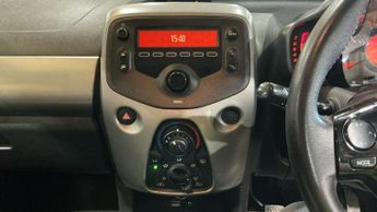 TOYOTA AYGO 1.0 VVT-i x-play Hatchback 5dr Petrol Manual Euro 5 Euro 5 (68 p