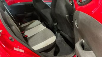 TOYOTA AYGO 1.0 VVT-i x-play Hatchback 5dr Petrol Manual Euro 5 Euro 5 (68 p