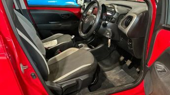 TOYOTA AYGO 1.0 VVT-i x-play Hatchback 5dr Petrol Manual Euro 5 Euro 5 (68 p