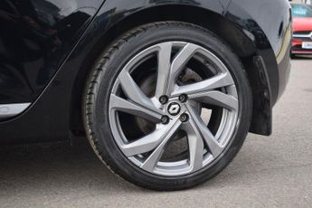 RENAULT CLIO 1.6 E-TECH RS Line Hatchback 5dr Petrol Hybrid Auto Euro 6 (s/s)