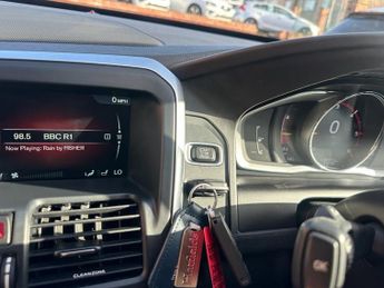 VOLVO XC60 2.0 D4 R-Design Nav SUV 5dr Diesel Auto Euro 6 (s/s) (190 ps)