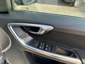 VOLVO XC60 2.0 D4 R-Design Nav SUV 5dr Diesel Auto Euro 6 (s/s) (190 ps)