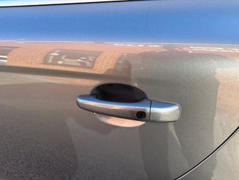 VOLVO XC60 2.0 D4 R-Design Nav SUV 5dr Diesel Auto Euro 6 (s/s) (190 ps)