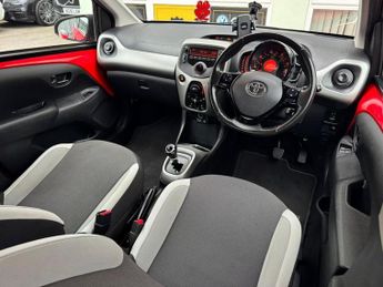 TOYOTA AYGO 1.0 VVT-i x-play Hatchback 5dr Petrol x-shift Euro 6 (71 ps)