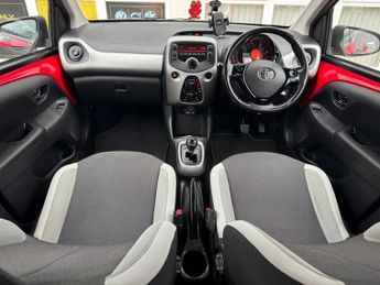TOYOTA AYGO 1.0 VVT-i x-play Hatchback 5dr Petrol x-shift Euro 6 (71 ps)