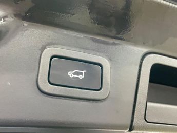 LAND ROVER RANGE ROVER VELAR 2.0 D180 R-Dynamic S SUV 5dr Diesel Auto 4WD Euro 6 (s/s) (180 p