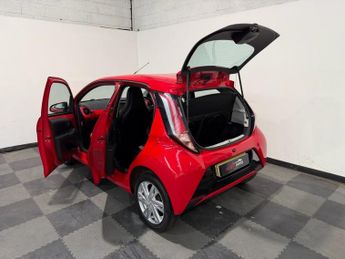 TOYOTA AYGO 1.0 VVT-i x-pression x-wave 5dr Petrol x-shift Euro 5 Euro 5 (68
