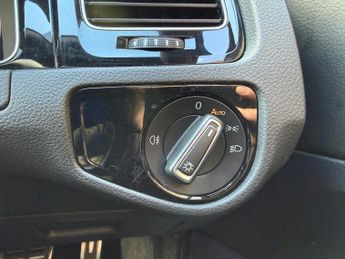VOLKSWAGEN GOLF 2.0 TSI R Hatchback 5dr Petrol DSG 4Motion Euro 6 (s/s) (300 ps)
