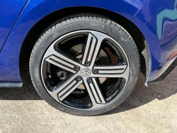VOLKSWAGEN GOLF 2.0 TSI R Hatchback 5dr Petrol DSG 4Motion Euro 6 (s/s) (300 ps)