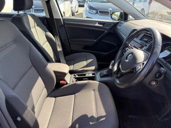 VOLKSWAGEN E-GOLF 35.8kWh e-Golf Hatchback 5dr Electric Auto (136 ps)