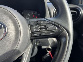 TOYOTA YARIS 1.5 VVT-h Icon Hatchback 5dr Petrol Hybrid E-CVT Euro 6 (s/s) (1