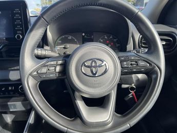 TOYOTA YARIS 1.5 VVT-h Icon Hatchback 5dr Petrol Hybrid E-CVT Euro 6 (s/s) (1