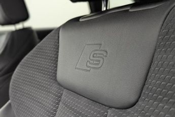 AUDI A4 AVANT 2.0 TDI 35 Black Edition Estate 5dr Diesel S Tronic Euro 6 (s/s)