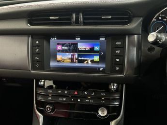 JAGUAR XF 2.0d R-Sport Saloon 4dr Diesel Auto AWD Euro 6 (s/s) (180 ps)