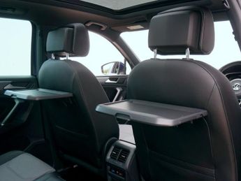 VOLKSWAGEN TIGUAN 2.0 TDI R-Line SUV Diesel DSG 4Motion Euro 6 (s/s) 5dr - Just 52