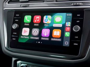 VOLKSWAGEN TIGUAN 2.0 TDI R-Line SUV Diesel DSG 4Motion Euro 6 (s/s) 5dr - Just 52