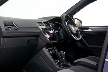 VOLKSWAGEN TIGUAN 2.0 TDI R-Line SUV Diesel DSG 4Motion Euro 6 (s/s) 5dr - Just 52