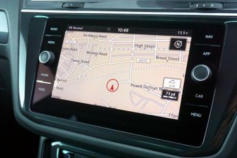 VOLKSWAGEN TIGUAN 2.0 TDI R-Line SUV Diesel DSG 4Motion Euro 6 (s/s) 5dr - Just 52