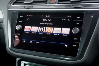 VOLKSWAGEN TIGUAN 2.0 TDI R-Line SUV Diesel DSG 4Motion Euro 6 (s/s) 5dr - Just 52