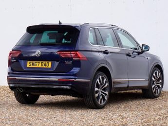 VOLKSWAGEN TIGUAN 2.0 TDI R-Line SUV Diesel DSG 4Motion Euro 6 (s/s) 5dr - Just 52