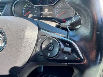 VAUXHALL GRANDLAND X 1.6 13.2kWh Business Edition Nav Premium SUV 5dr Petrol Plug-in 