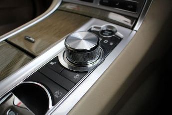 JAGUAR XF 2.2d Premium Luxury Saloon 4dr Diesel Auto Euro 5 (s/s) (200 ps)