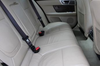 JAGUAR XF 2.2d Premium Luxury Saloon 4dr Diesel Auto Euro 5 (s/s) (200 ps)