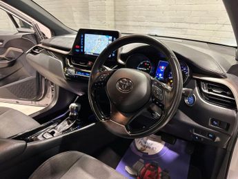 TOYOTA C-HR 1.8 VVT-h Dynamic SUV 5dr Petrol Hybrid CVT Euro 6 (s/s) (122 ps