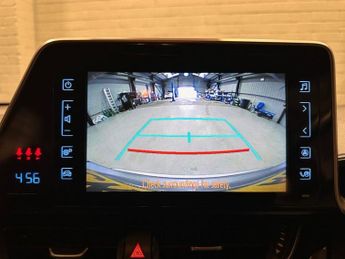 TOYOTA C-HR 1.8 VVT-h Dynamic SUV 5dr Petrol Hybrid CVT Euro 6 (s/s) (122 ps