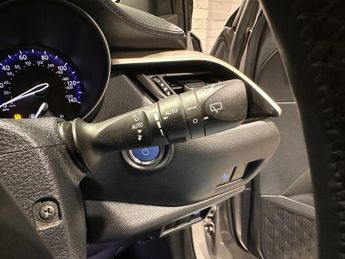 TOYOTA C-HR 1.8 VVT-h Dynamic SUV 5dr Petrol Hybrid CVT Euro 6 (s/s) (122 ps